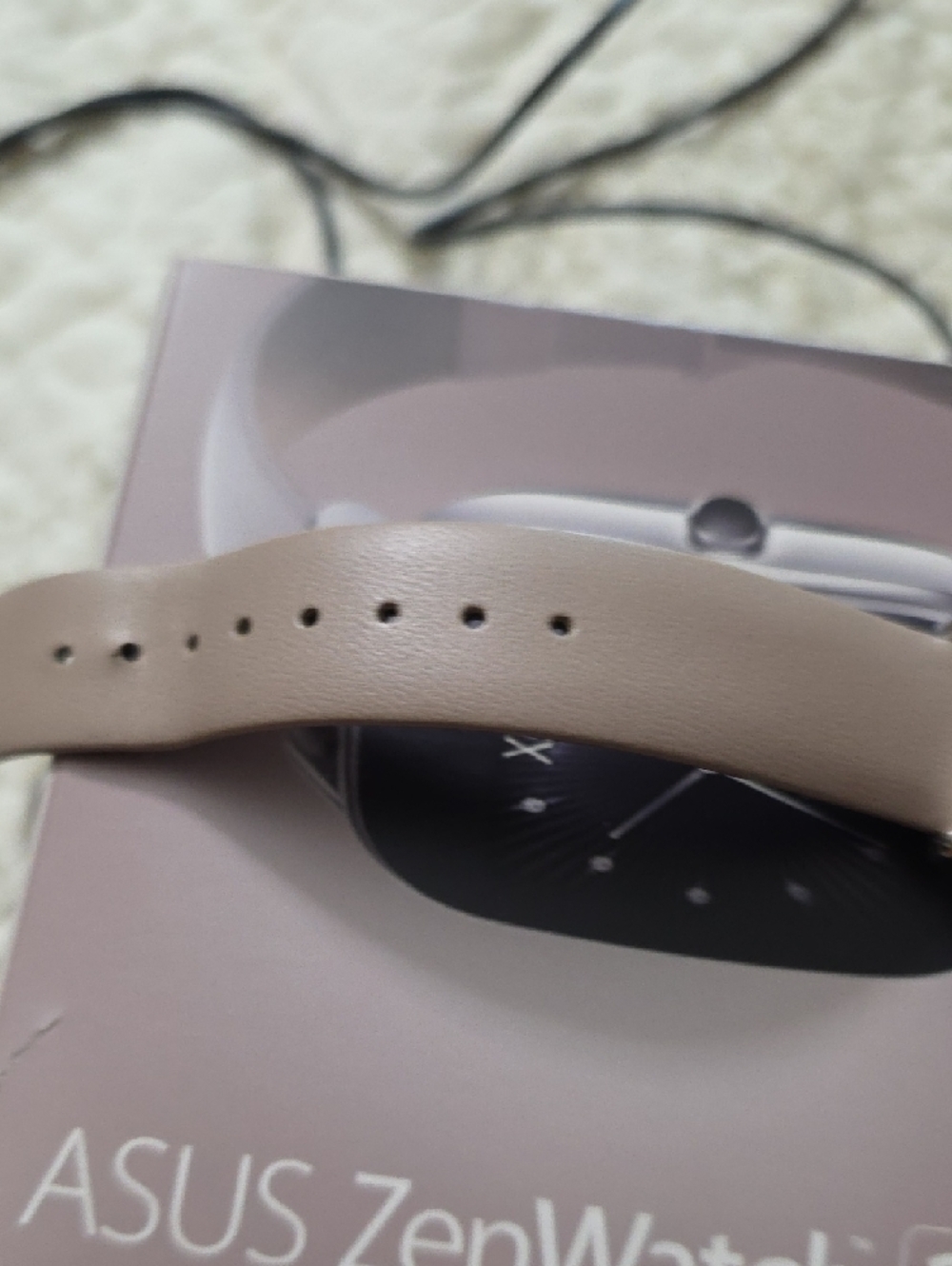 ASUS ZenWatch 2 Silver Case with Taupe Leather Band - Picture 3 of 3